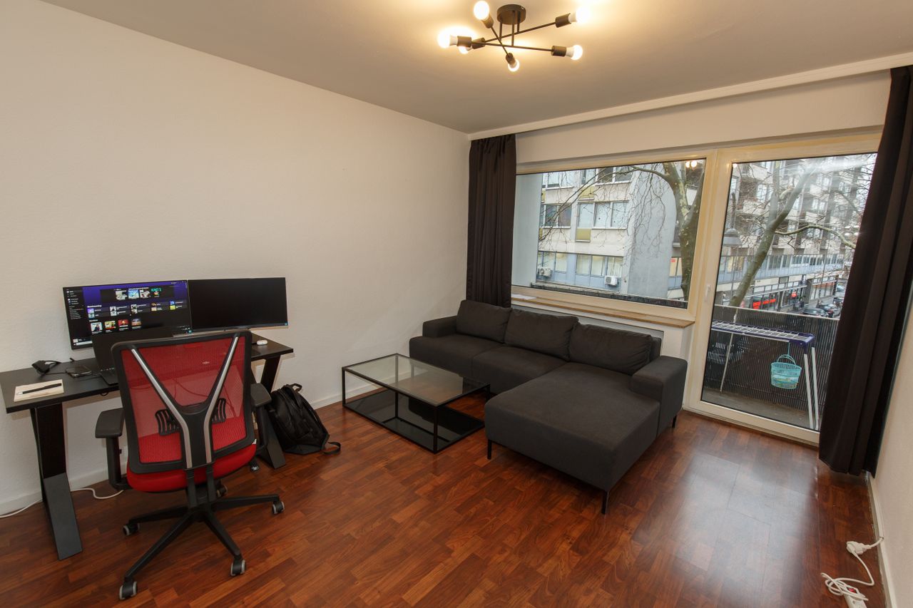 VERMIETET !!! Single Wohnung für Berufstätige mit Loggia am Neumarkt Mindestmietdauer 1 Jahr